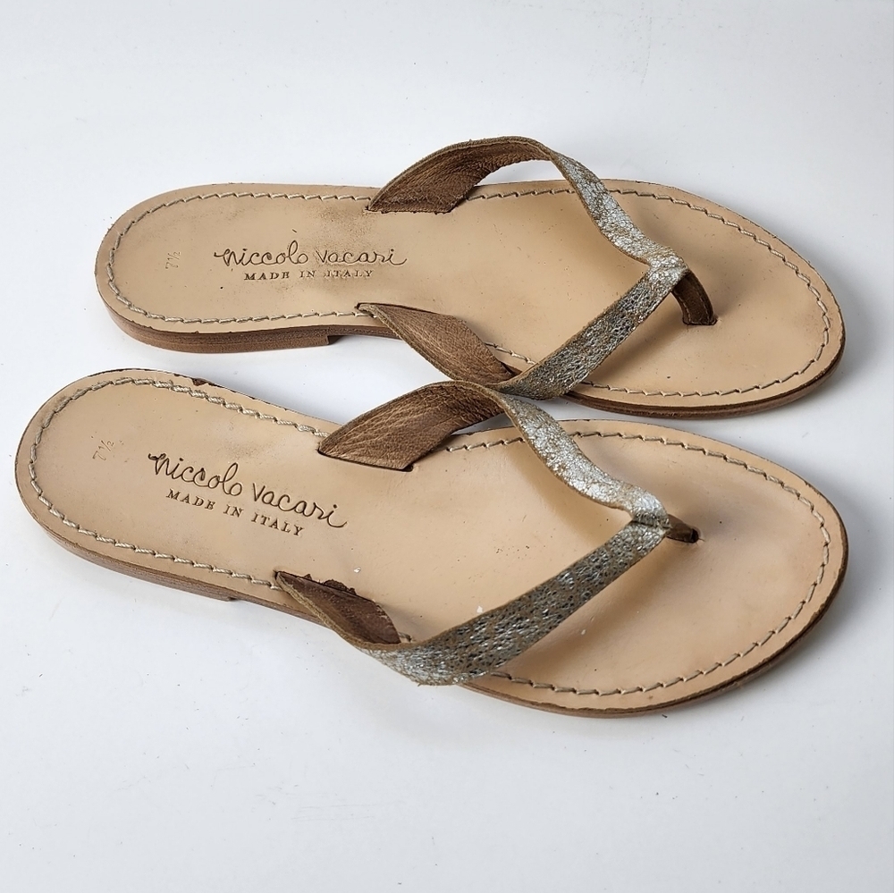 ⭐️40% Off⭐️ Niccolo Vacari Silver Leather Flip Flops